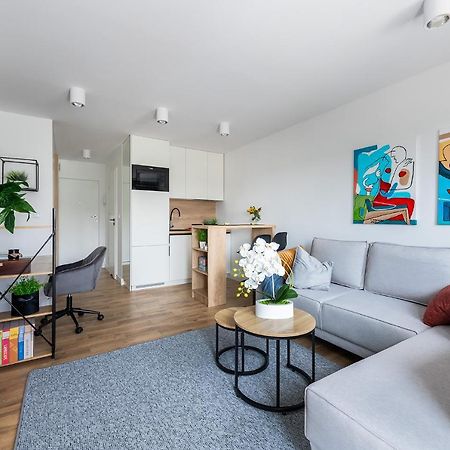 Wrzeciono 12 - Piekny Apartament Obok Szpitala Bielanskiego Oraz Awf, Bezplatna Strefa Parkowania - 400M Do Stacji Metra - Good Apartments Варшава Экстерьер фото